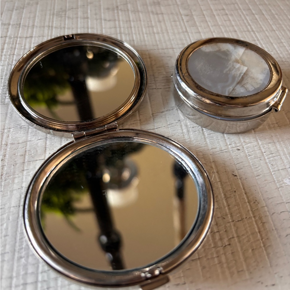 Polished Silver and Mother of Pearl Compact Mirror & Pill Box - Picture 7 of 7